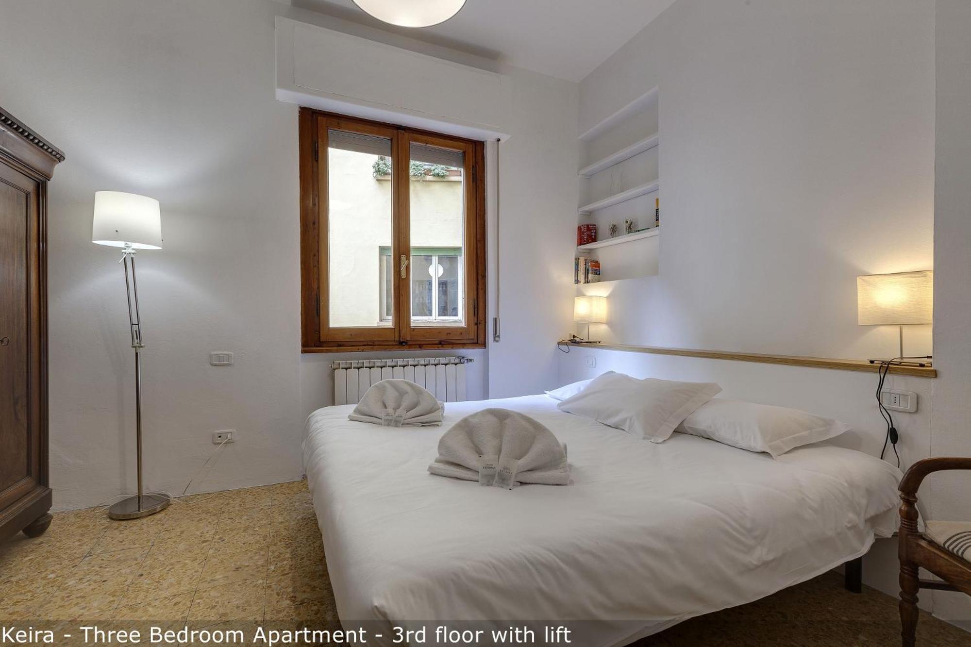 Apartment Mamo - Erika & Keira Florenz